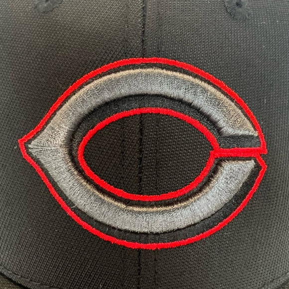 Genuine MLB Cincinnati Reds Ballcap, Adjustable, Fan Favorite, Gray & Black, OS - Picture 7 of 8